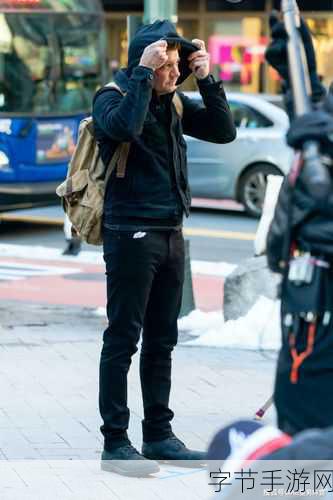 杰瑞米·雷纳伤愈归来,手游玩家共庆鹰眼重生,致敬医护英雄